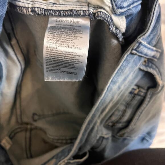 Calvin Klein Light Wash Curvy Skinny Leg Jeans Size 27/32 - Picture 14 of 15